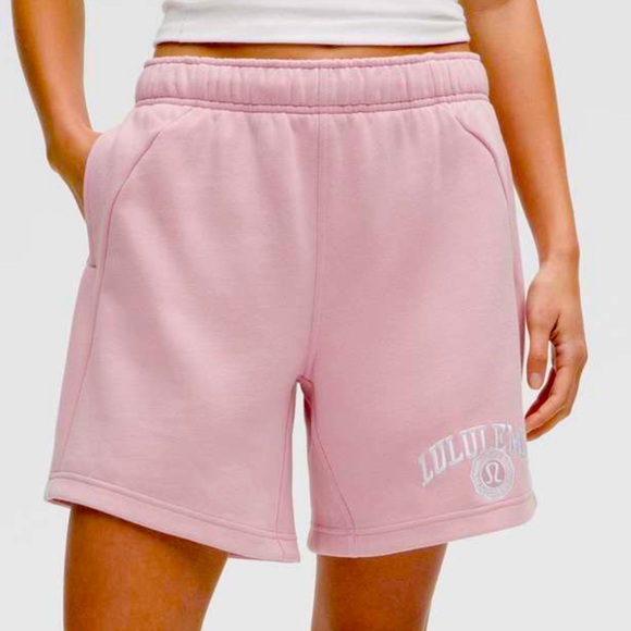 NWT Lululemon Scuba Mid-Rise OversizedShort 7